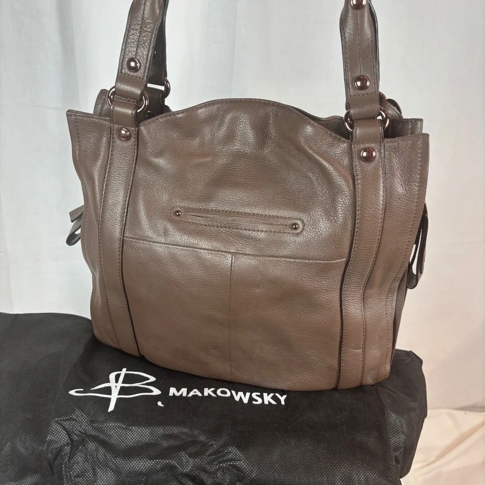 B Makowsky Cocoa Glove Leather north/South Pocket Tote with Gunmetal‎ Studs NWOT